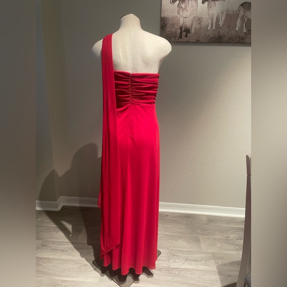 Elegant red evening dress - Picture 3 of 4